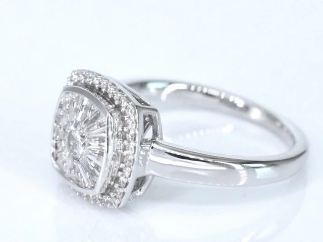 Witgouden entourage ring met diamanten - afbeelding 4 van  9