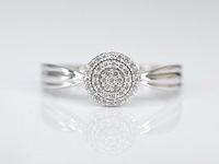 Witgouden entourage ring met diamanten - afbeelding 6 van  9