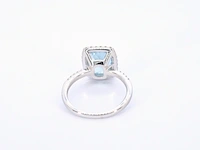 Witgouden entourage ring met een bijzondere aquamarijn - afbeelding 6 van  10