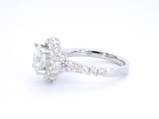 Witgouden entourage ring met een briljant geslepen diamant 2.00 carat - afbeelding 2 van  10
