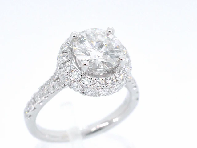 Witgouden entourage ring met een briljant geslepen diamant 2.00 carat - afbeelding 6 van  10