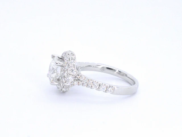 Witgouden entourage ring met een briljant geslepen diamant 2.00 carat - afbeelding 7 van  10