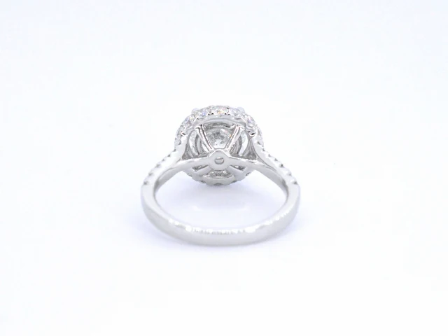 Witgouden entourage ring met een briljant geslepen diamant 2.00 carat - afbeelding 9 van  10