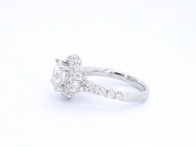 Witgouden entourage ring met een briljant geslepen diamant 2.00 carat - afbeelding 6 van  10