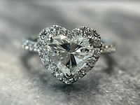 Witgouden entourage ring met een hartvorm geslepen diamant van 2.00 carat - afbeelding 1 van  12