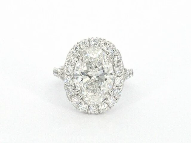 Witgouden entourage ring met een ovaal van 5.00 carat - afbeelding 5 van  8
