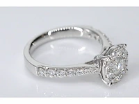 Witgouden entourage ring met grote briljant geslepen diamanten - afbeelding 4 van  7