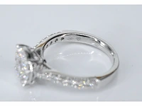 Witgouden entourage ring met grote briljant geslepen diamanten - afbeelding 5 van  7