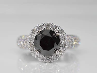 Witgouden entourage ring met grote diamanten en een zwarte diamant - afbeelding 1 van  8