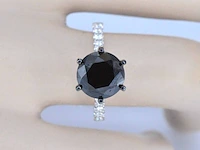 Witgouden entourage ring met grote diamanten en een zwarte diamant - afbeelding 4 van  11