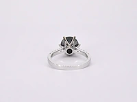 Witgouden entourage ring met grote diamanten en een zwarte diamant - afbeelding 9 van  11
