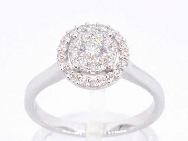 Witgouden entourage ring vol gezet met diamanten - afbeelding 1 van  9