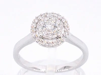 Witgouden entourage ring vol gezet met diamanten - afbeelding 1 van  9