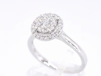 Witgouden entourage ring vol gezet met diamanten - afbeelding 3 van  9