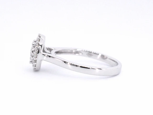 Witgouden entourage ring vol gezet met diamanten - afbeelding 5 van  9