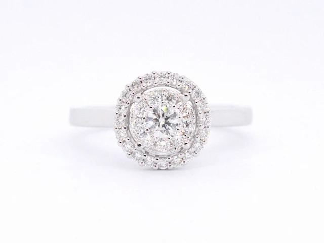 Witgouden entourage ring vol gezet met diamanten - afbeelding 6 van  9