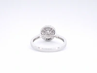 Witgouden entourage ring vol gezet met diamanten - afbeelding 7 van  9