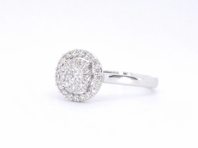 Witgouden entourage ring vol gezet met diamanten - afbeelding 8 van  9