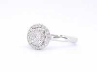 Witgouden entourage ring vol gezet met diamanten - afbeelding 8 van  9
