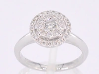 Witgouden entourage ring vol gezet met diamanten - afbeelding 1 van  10