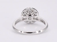 Witgouden entourage ring vol gezet met diamanten - afbeelding 8 van  10