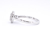 Witgouden entourage ring vol gezet met diamanten - afbeelding 10 van  10