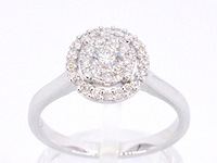 Witgouden entourage ring vol gezet met diamanten - afbeelding 1 van  10