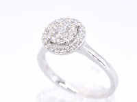 Witgouden entourage ring vol gezet met diamanten - afbeelding 4 van  10