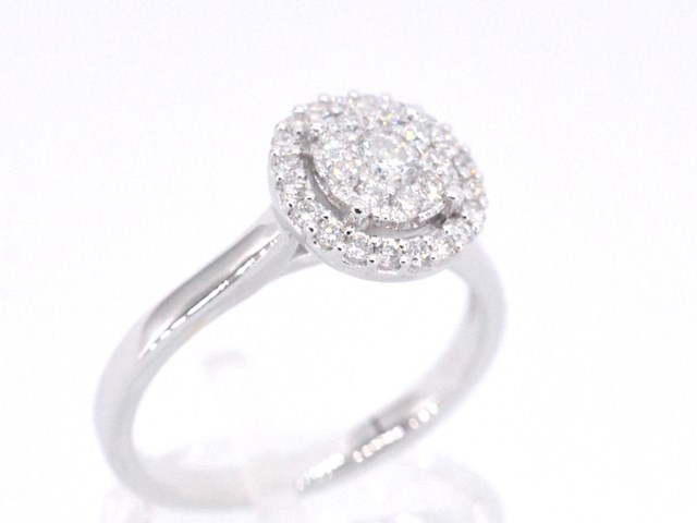 Witgouden entourage ring vol gezet met diamanten - afbeelding 5 van  10