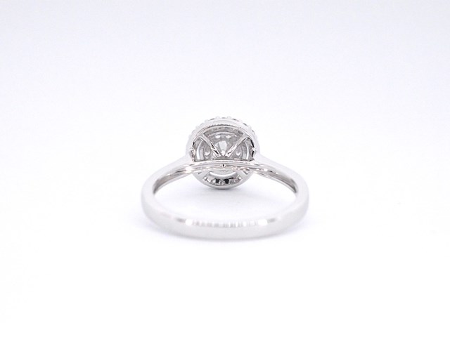 Witgouden entourage ring vol gezet met diamanten - afbeelding 7 van  10