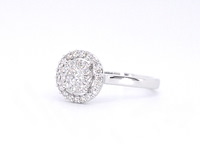 Witgouden entourage ring vol gezet met diamanten - afbeelding 8 van  10