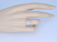 Witgouden entourage slagring met diamanten - afbeelding 3 van  10