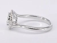 Witgouden entourage slagring met diamanten - afbeelding 7 van  10