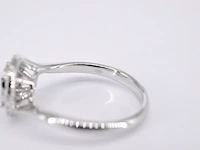 Witgouden entourage slagring met diamanten - afbeelding 8 van  10