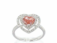 Witgouden entrourage ring met een roze heart shape diamant