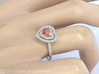 Witgouden entrourage ring met een roze heart shape diamant - afbeelding 3 van  10