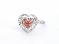 Witgouden entrourage ring met een roze heart shape diamant - afbeelding 6 van  10