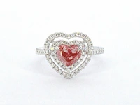 Witgouden entrourage ring met een roze heart shape diamant - afbeelding 7 van  10