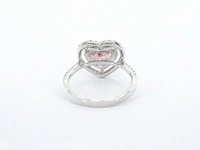 Witgouden entrourage ring met een roze heart shape diamant - afbeelding 8 van  10