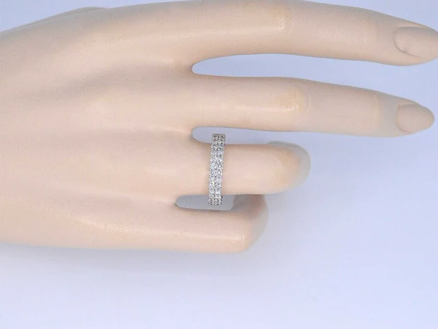Witgouden eternity ring met diamanten - afbeelding 3 van  7