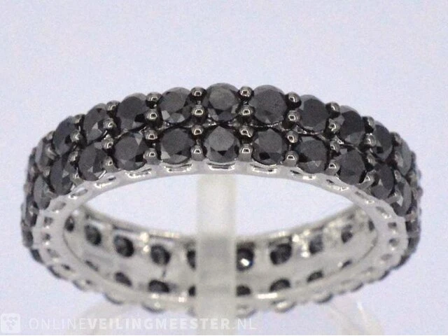 Witgouden eternity ring met zwarte diamanten - afbeelding 1 van  10