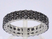 Witgouden eternity ring met zwarte diamanten - afbeelding 1 van  10