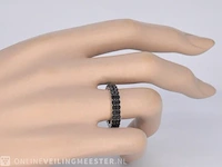 Witgouden eternity ring met zwarte diamanten - afbeelding 4 van  10