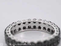 Witgouden eternity ring met zwarte diamanten - afbeelding 10 van  10