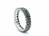 Witgouden eternity ring met zwarte diamanten - afbeelding 5 van  11