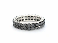 Witgouden eternity ring met zwarte diamanten - afbeelding 6 van  11