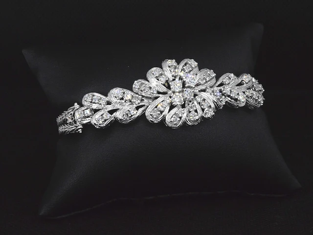 Witgouden exclusieve armband mat natuurlijke witte diamanten - afbeelding 3 van  8