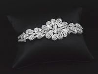 Witgouden exclusieve armband mat natuurlijke witte diamanten - afbeelding 3 van  8