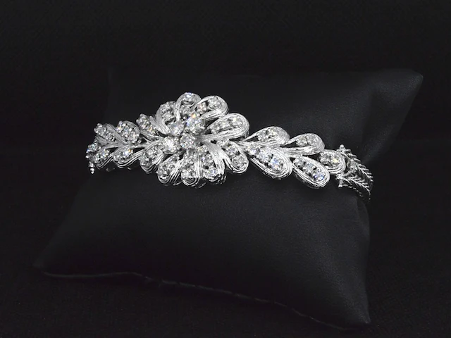 Witgouden exclusieve armband mat natuurlijke witte diamanten - afbeelding 4 van  8