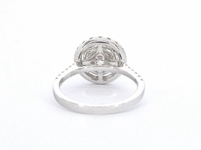 Witgouden halo ring met een briljant geslepen diamanten van 2.08 carat - afbeelding 8 van  9